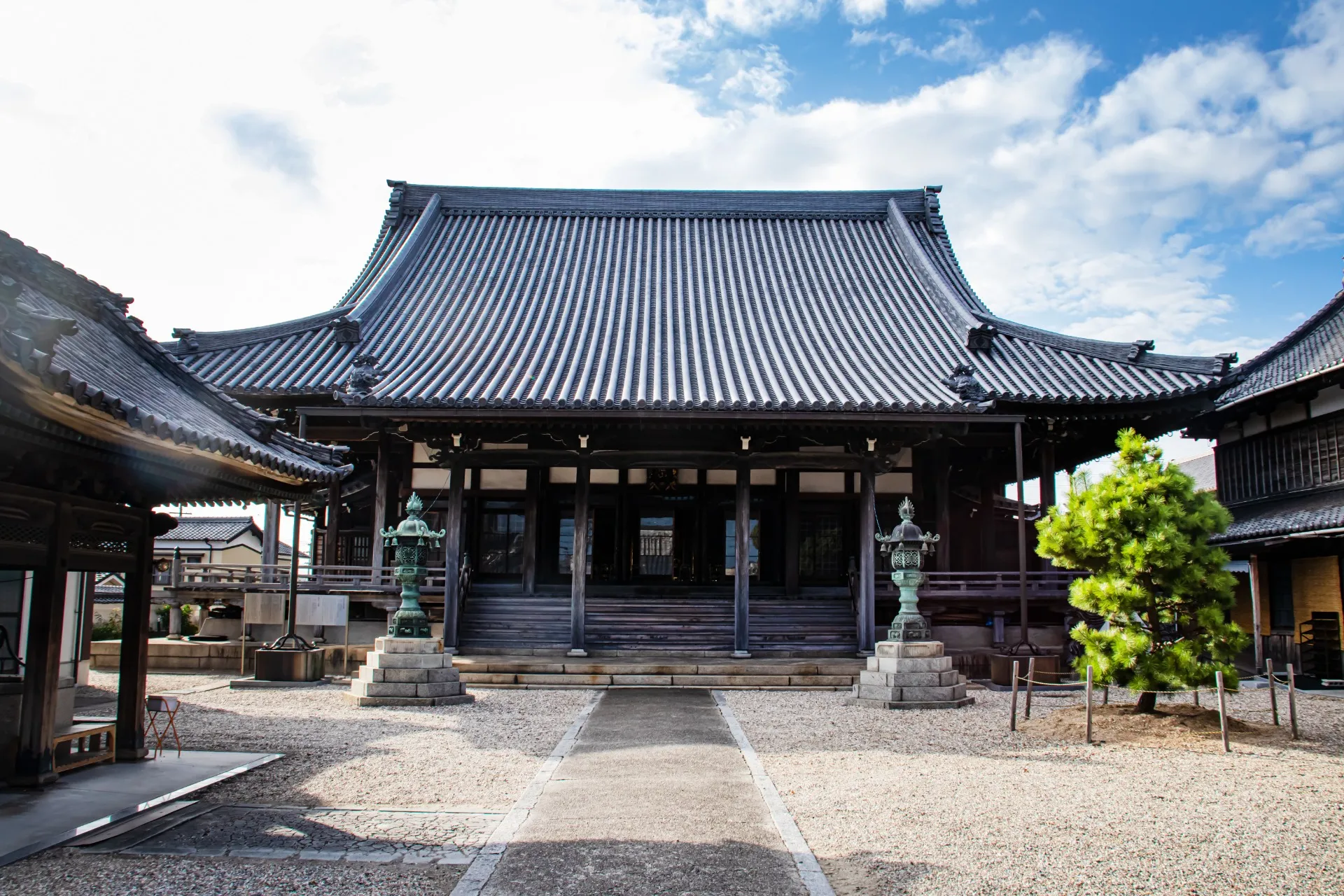 浄土真宗本願寺派 紫雲山浄信寺